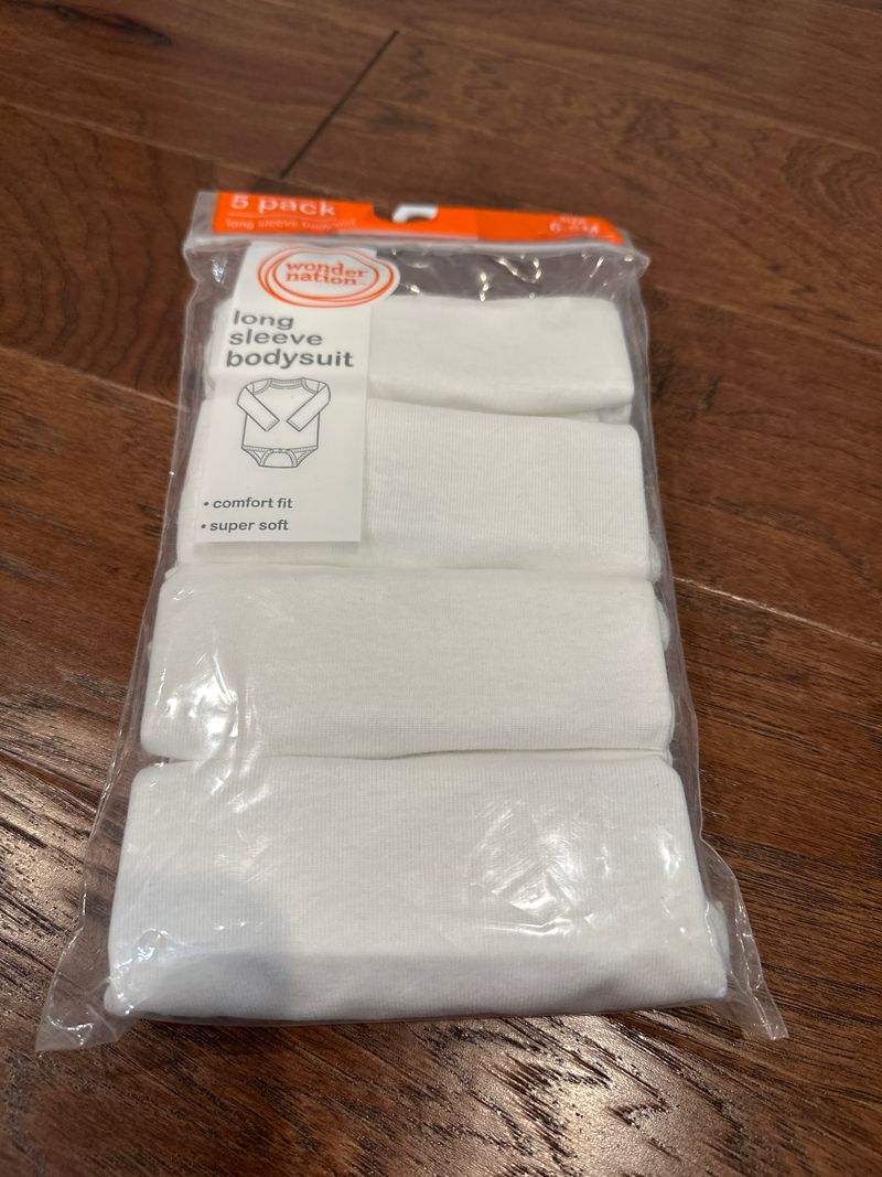 4 long sleeve bodysuits Never worn 6 Months