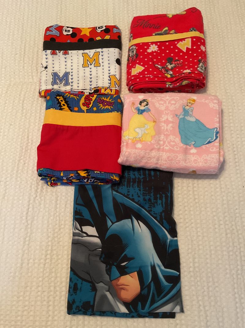 5 standard size pillow cases Minnie/mickey/batman/princesses/super/wow words