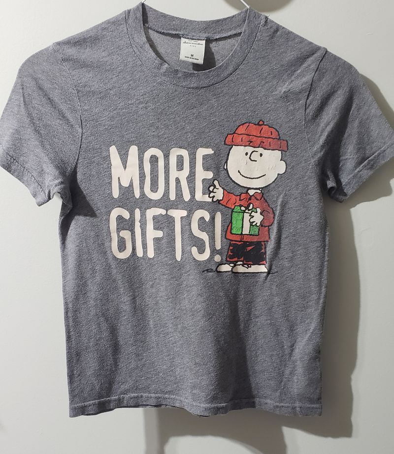 Abercrombie kids Tag M fit 7/8 more gifts peanuts tshirt 7