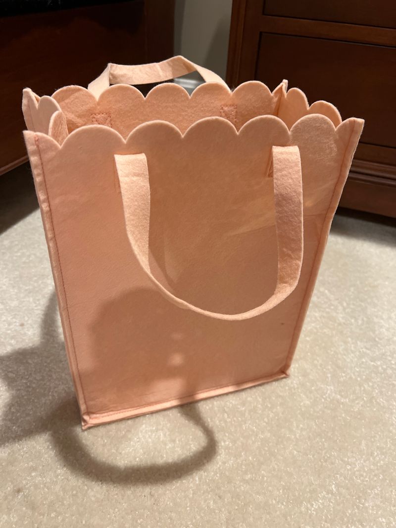 Felt scallop pink bag ForGifts or crafting