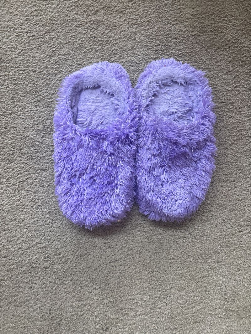 Purple fuzzy slippers size 7-8 Purple fuzzy slippers size 7-8 7 (Big Kid)
