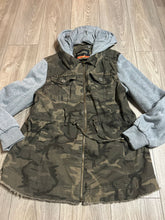 Load image into Gallery viewer, Madden NYC Camo, fleece sleeves and hood, EUC Women&#39;s - XL
