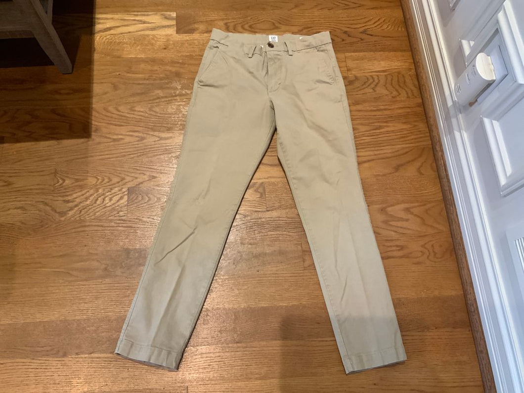 Gap 30x30 khaki pants Essential khaki slim 30