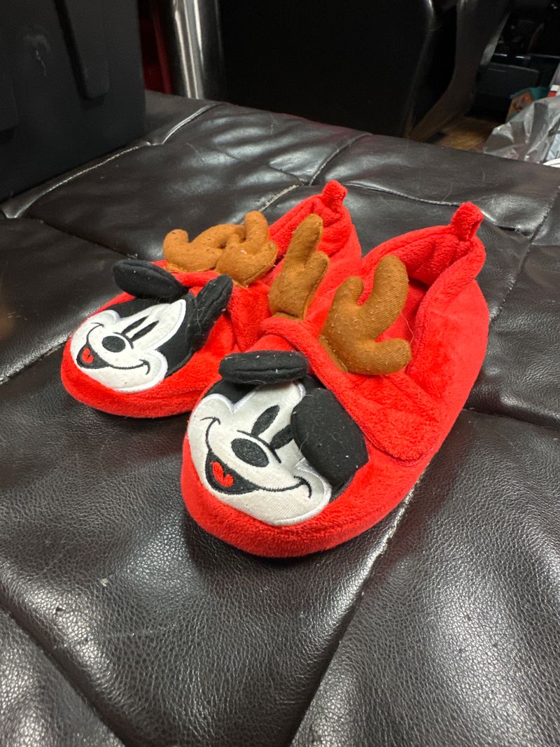 11/12 Mickey Mouse reindeer antler slippers Red Mickey Mouse Reindeer velcro strap slippers 11 (Lil' Kid)