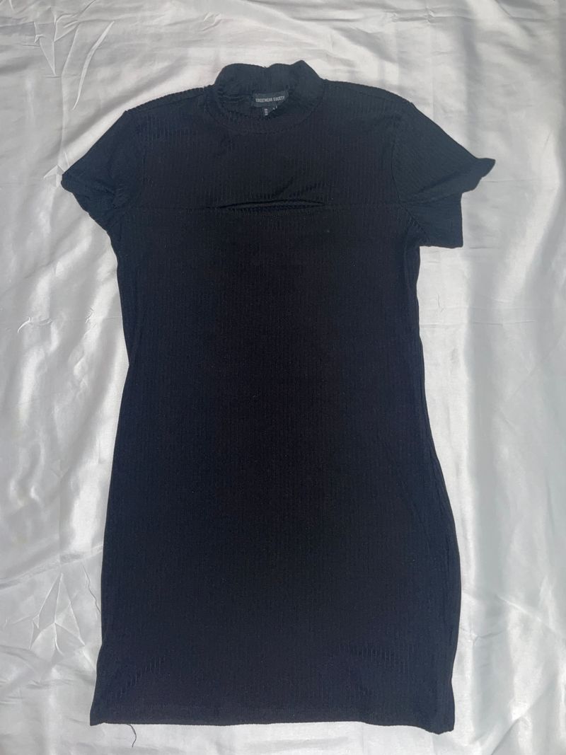 Streetwear Black shirt short sleeved dress with small opening pictured Women's - L