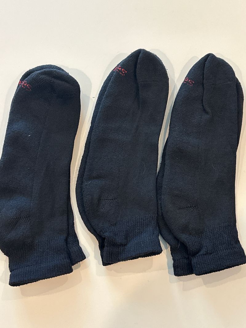 Hanes socks 3 pairs NEVER WORN Black, smoke free, washed but not worn Men's - L