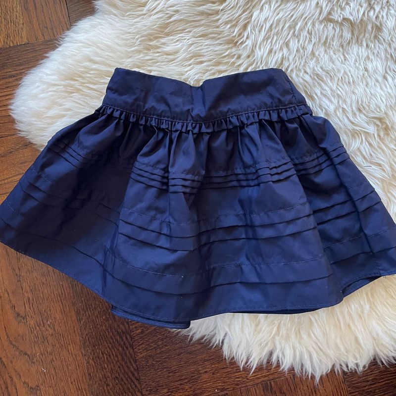 Oshkosh navy blue skirt, like new, size 2t Sort of taffeta like material, no built in shorts 2T