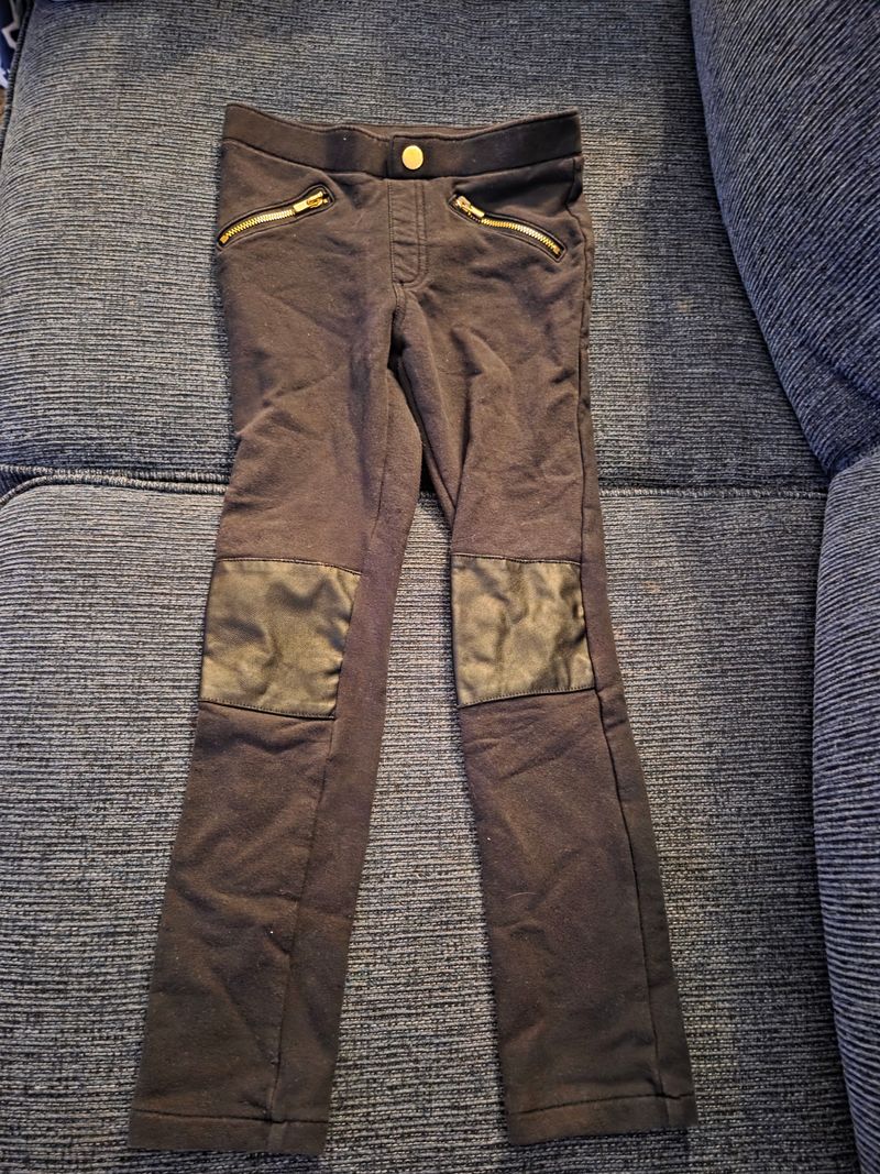 6/7 Black pants with knee guards 6