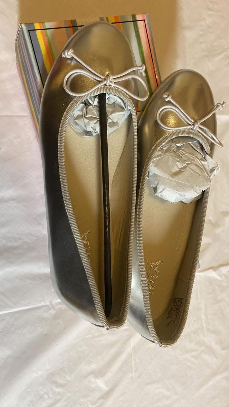 MIA NIB silver shoes 4 (Big Kid)