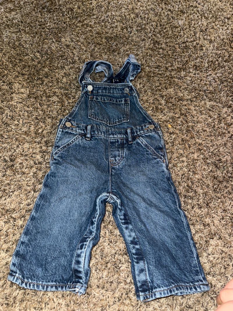 GAP Never worn gap overalls 18 Months