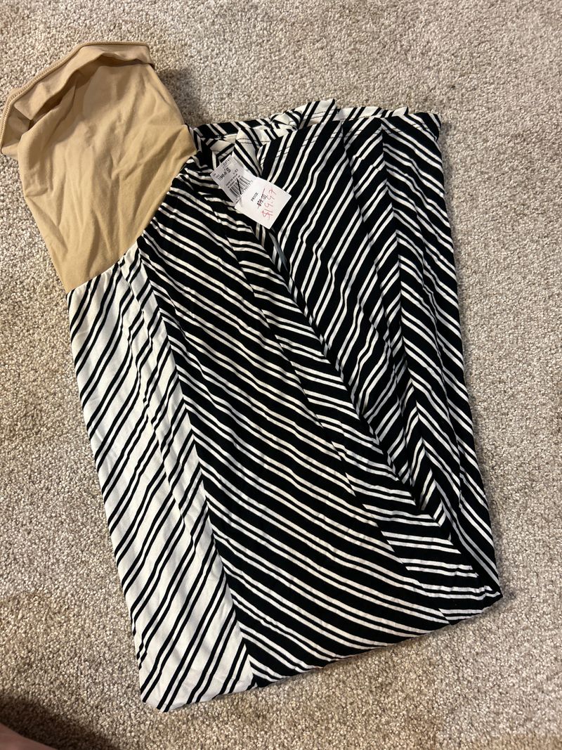 A pea in the pod S Maternity long silk skirt smr S maternity black and white long skirt to ankle. Brand new Women's Small 4-6