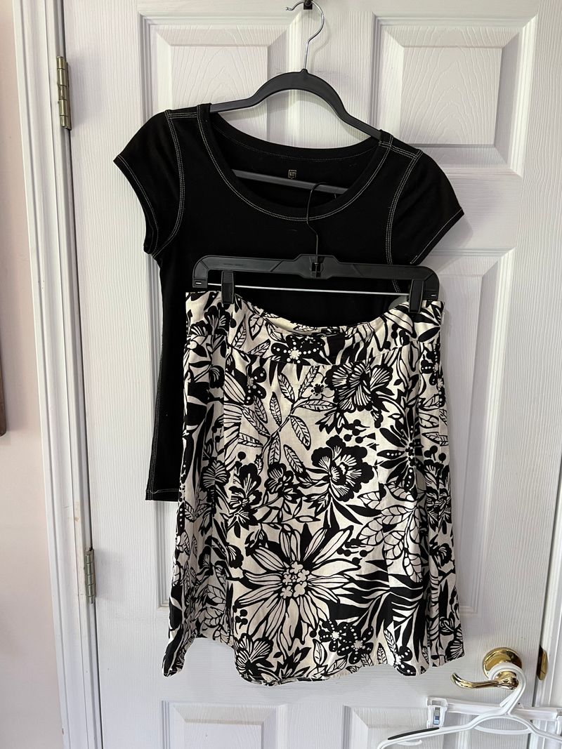 Gap black/white linen/cotton blend skirt, side zip Gap Black with white stitch trim T size M SMR Women's 8