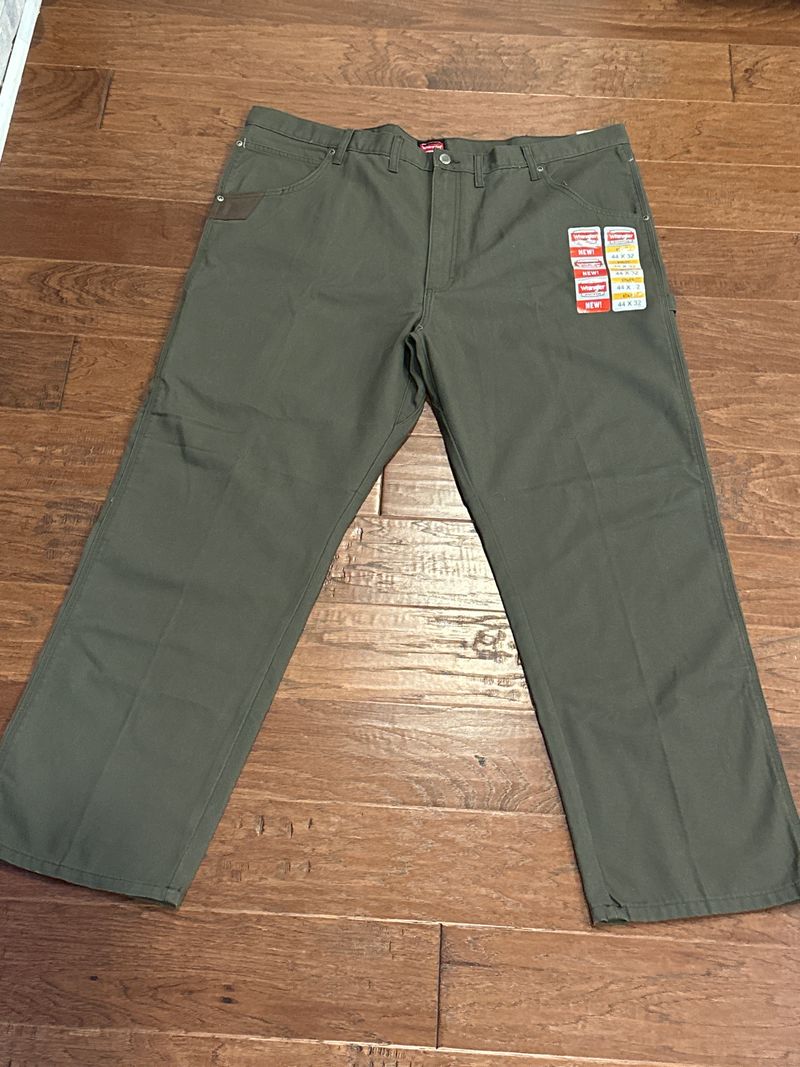 NWT Wrangler utility pants Size 44x32 Men's - 4X