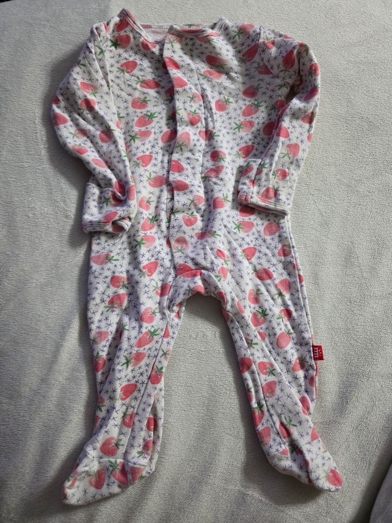 Magnetic me 3-6m magnetic me strawberry print footed sleeper 3 Months