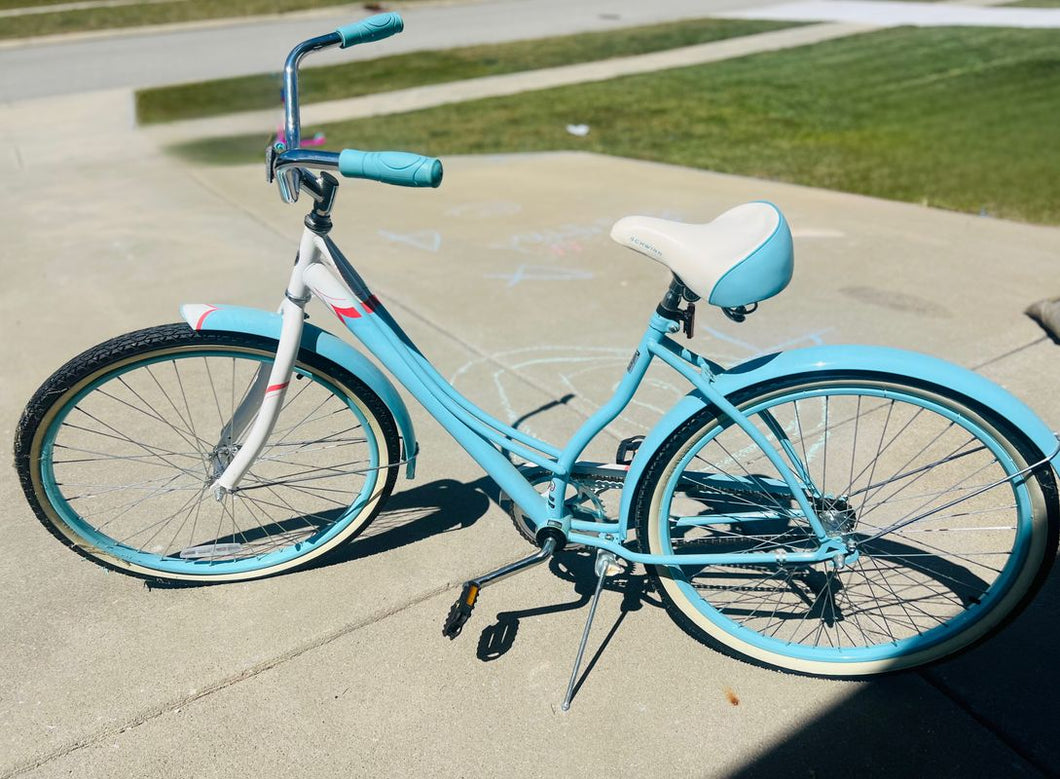 Schwinn Womens Bike Hardly used needs new tires