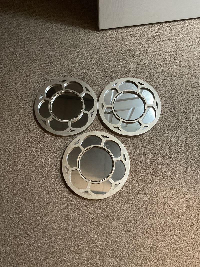 3 round wall hanging mirrors Silver/ bronze