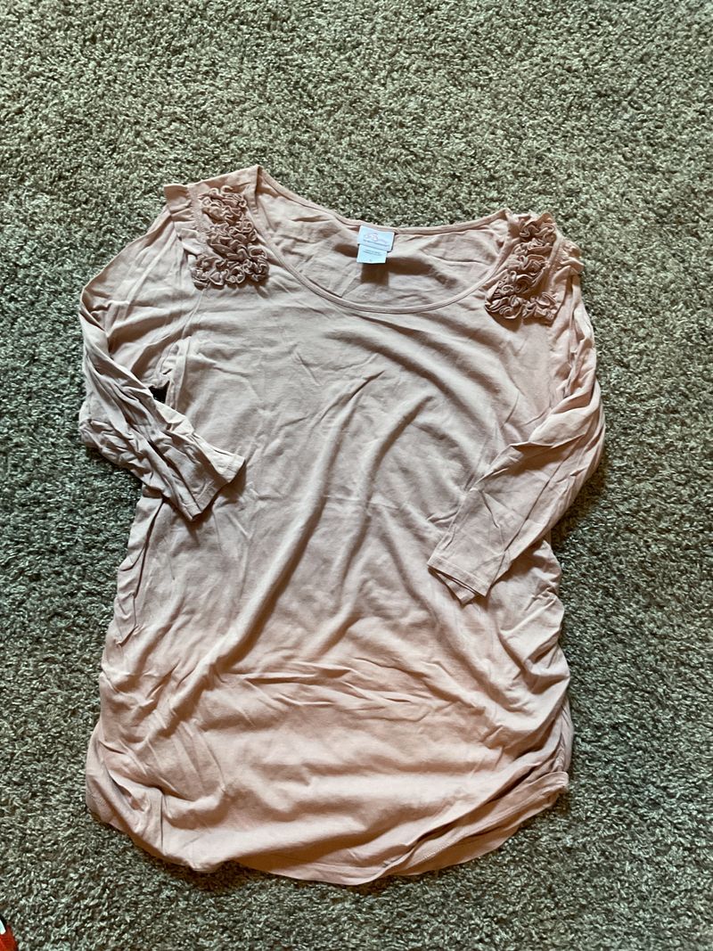 Oh baby by motherhood Pink top with ruffled shoulders Women's Large 12-14