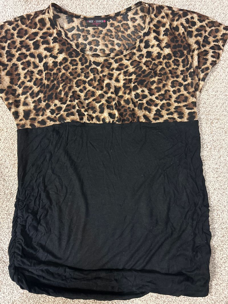 Free Kisses M leopard maternity shirt M Leonard maternity  silk on top short sleeve shirt Women's Med 8-10