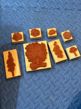 Load image into Gallery viewer, Stampin Up 8 floral stamps of various sizes-LIKE NEW!
