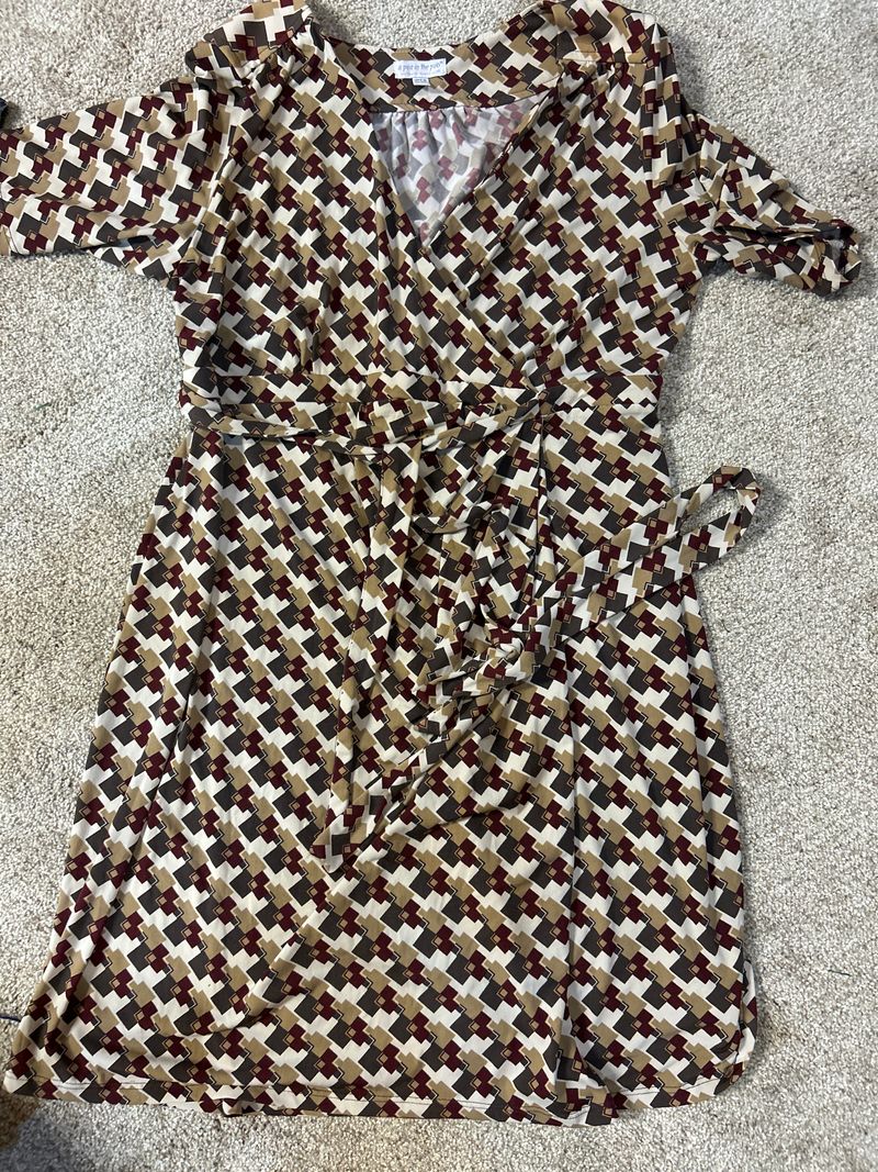 L maternity silk above knee dress ties in back L maternity brown maroon and beige silk dress. Ties in back Women's Large 12-14