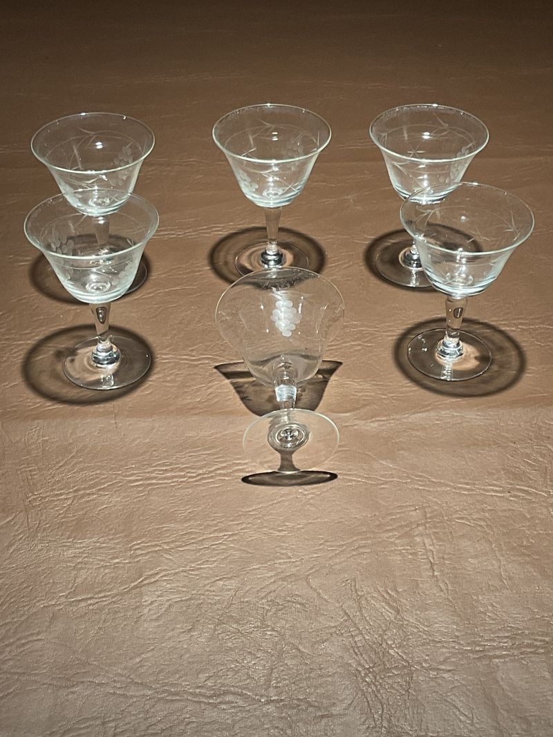 6 fruit or pudding cups Etched grapes and leaves