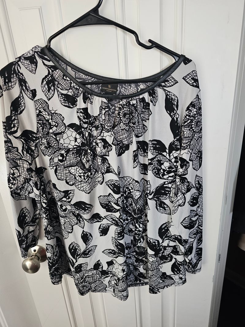 Worthington, size 1X Black/White floral print long sleeve dress top Women's - XXL