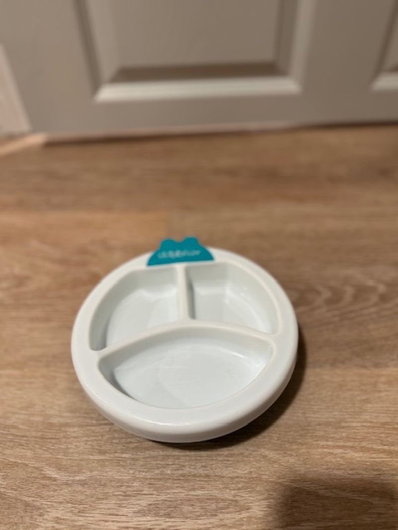 Suction Divided Plate White bbluv suction plate with teal suction part underneath