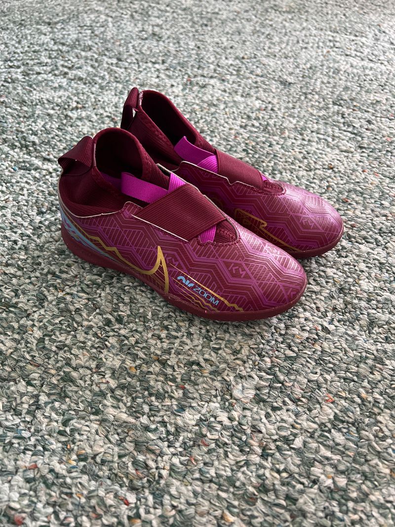 Nike air zoom Kids indoor soccer cleats futsol shoes size 1Y