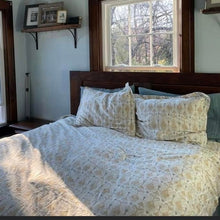 Load image into Gallery viewer, Threshold queen sized duvet cover with 2 pillow Shams, EUC, only used one year and then got a king Queen
