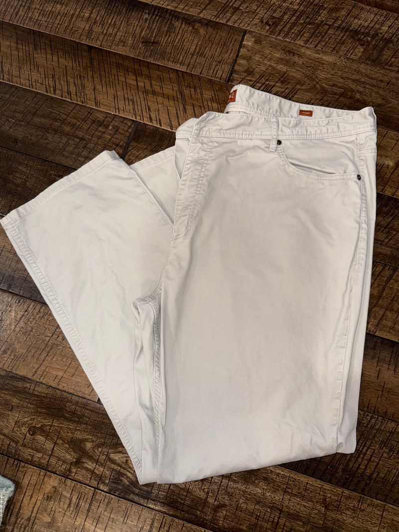 42x32 Red Ale corduroy khaki pants  42