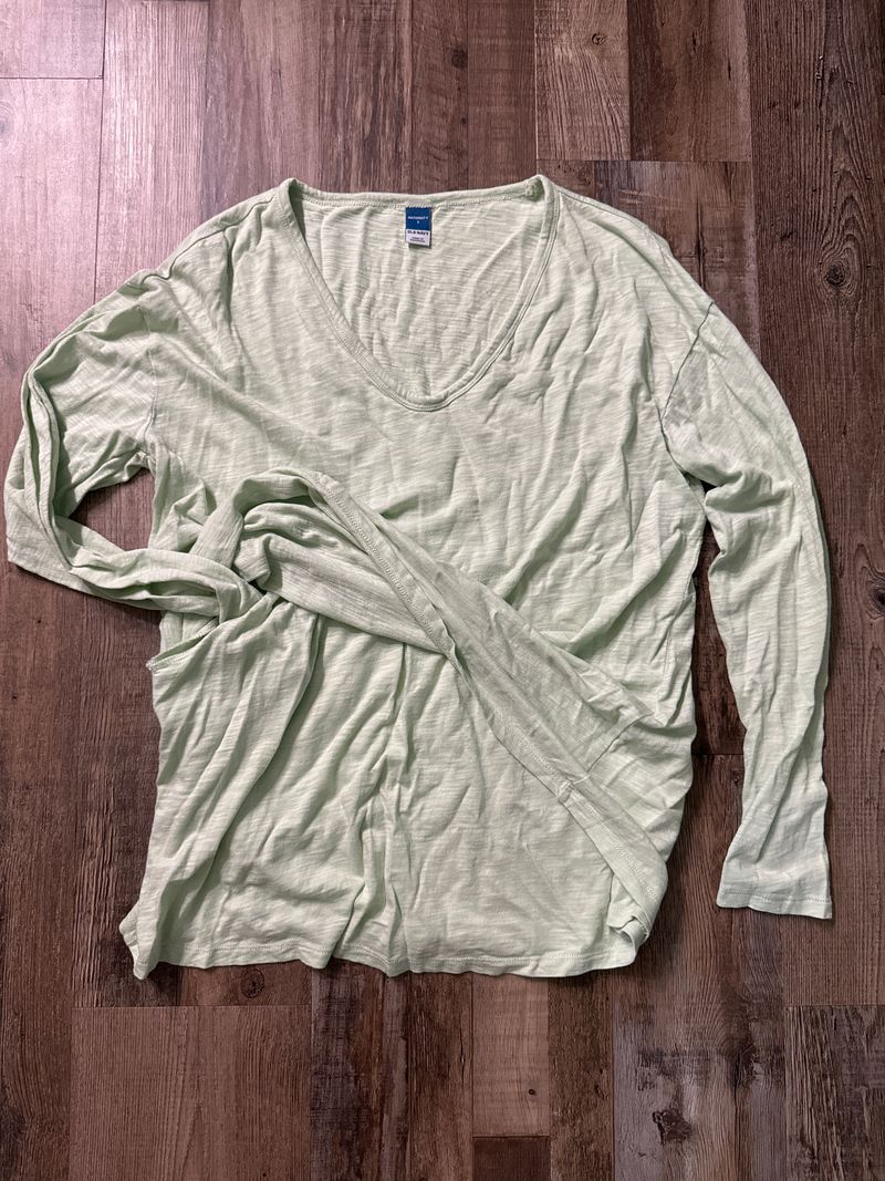 Old Navy Maternity Nursing Long Sleeve size small Green nursing top full shirt length flip up access to breastfeed