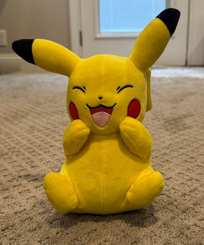 Pokémon Pikachu 7.5 in tall Plush Toys