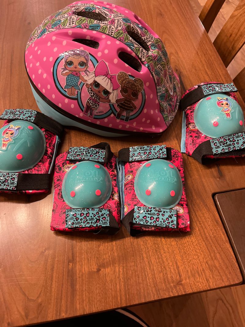 LOL Surprise Bike helmet and elbow and knee pads like new