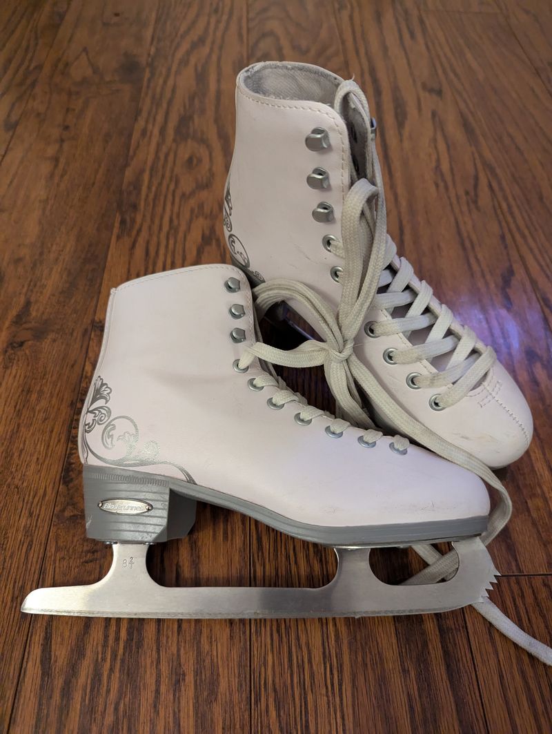 Ice skates big kid size 4 Retail $75