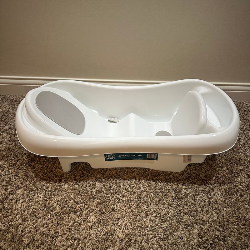 First Years Sure Comfort Tub, Birth-25lbs, Baby Bath, manufactured 11/12/2024 Bathing