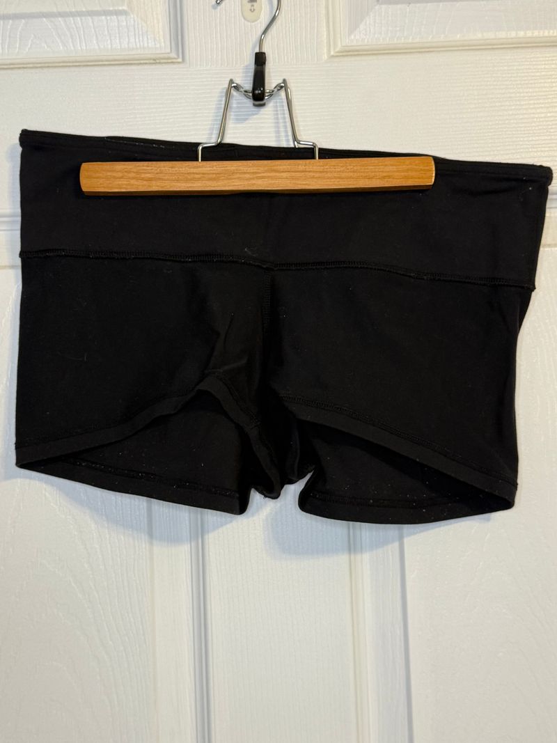 Lululemon Size 8. Black compression yoga shorts. Women's - M