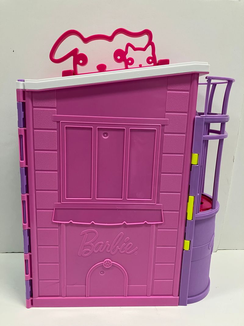 Barbie Pet Daycare- Vet Center Playset Animal Care Fold & Go plus 2 Doll & 20 Accessories Dolls and Accessories