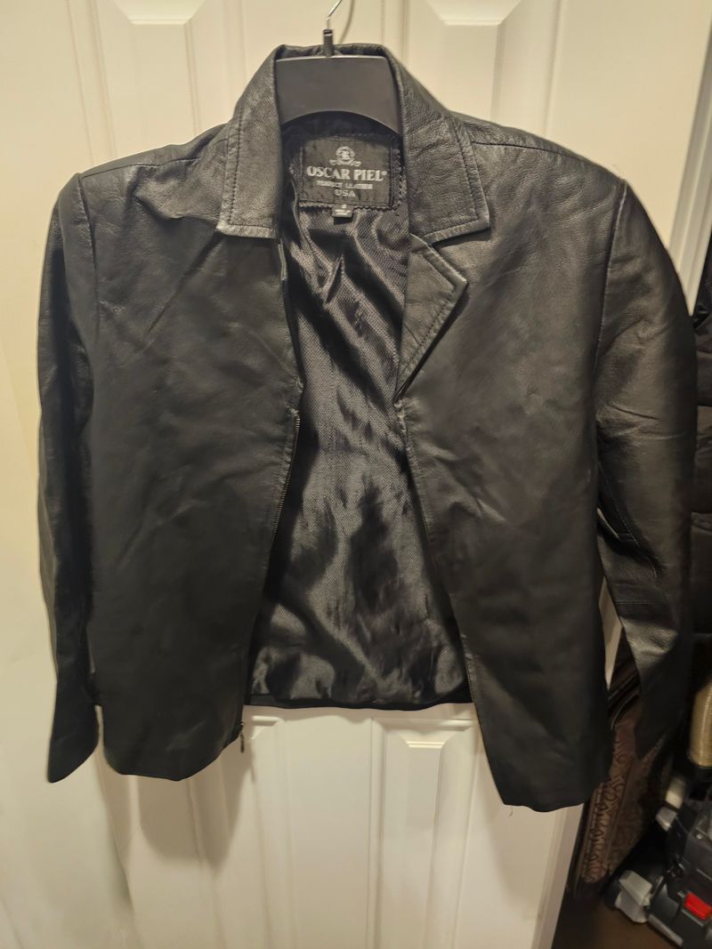 Oscar Piel Black Leather short styled long sleeve jacket Women's - S