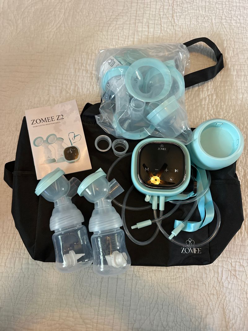Zomee Z2 Double electric breast pump w/ cooler Used once. Comes with adapters for pumpin pal. 21 & 24mm flanges