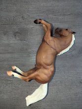 Load image into Gallery viewer, Breyer Horse, Model #949 and Mold #31 Mint Condition, Vintage 1996 Clue 2, American quarter horse Figures and Animals
