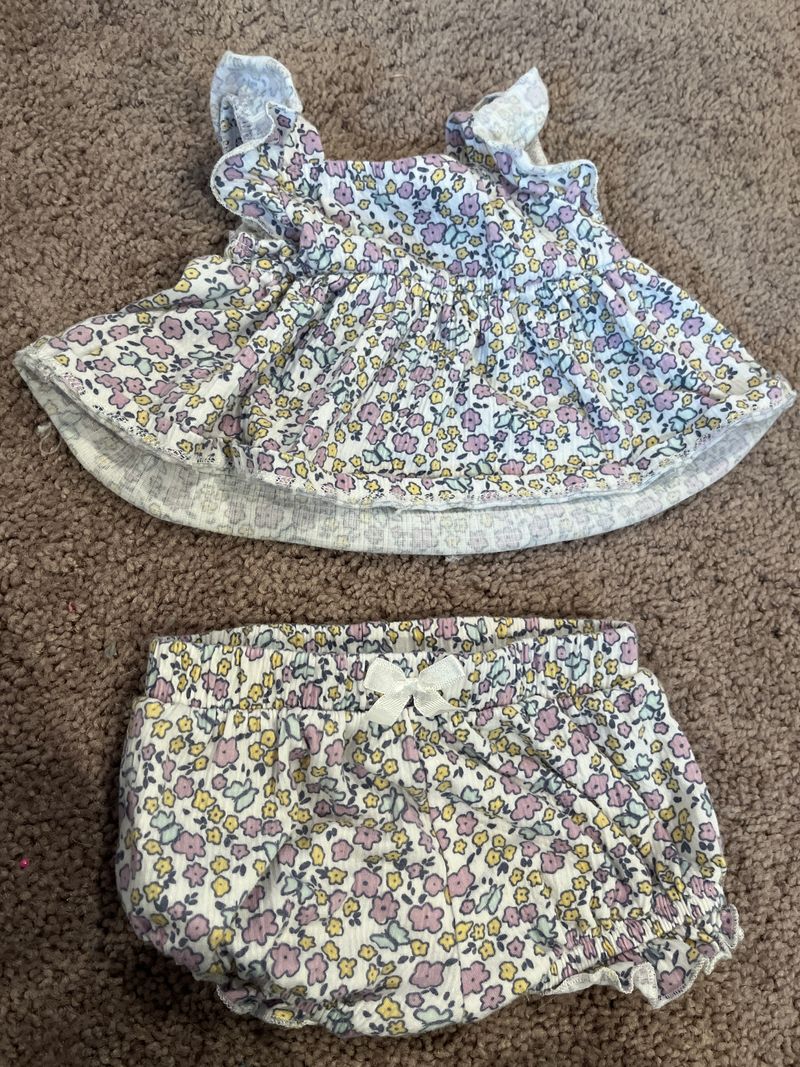 Nicole miller Floral two piece outfit 3 Months