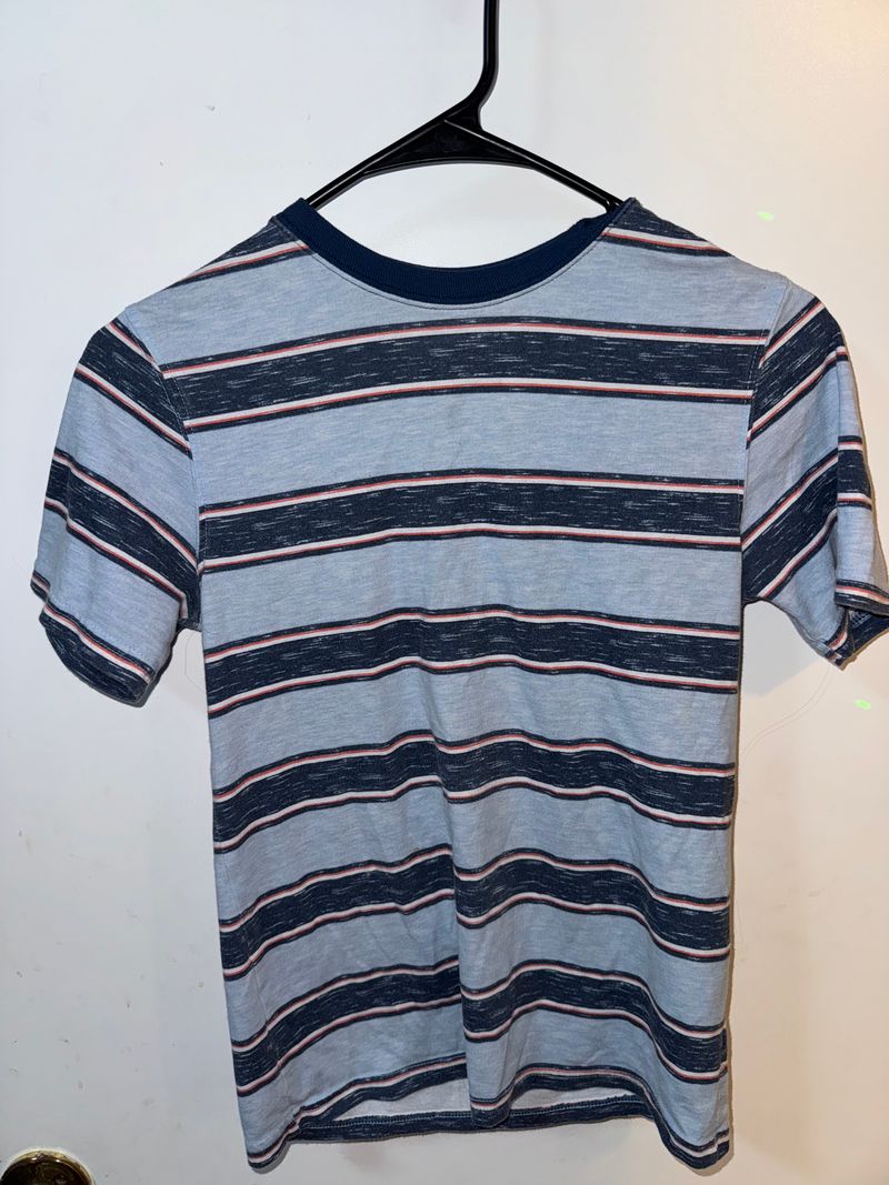 Wonder Nation Striped Short Sleeve 8/10. Light blue, navy, and red 10