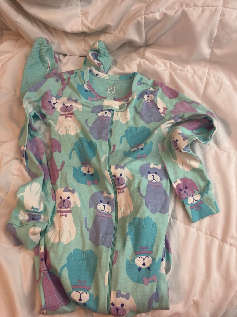 PJ place EUC footed pajamas with zipper - dog pattern 4T