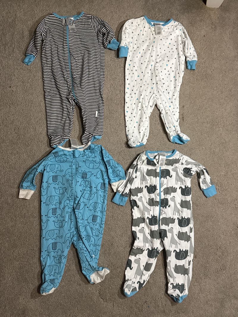 Gerber, 0-3m, assorted print -animals and shape- Blue single zip sleepers Newborn