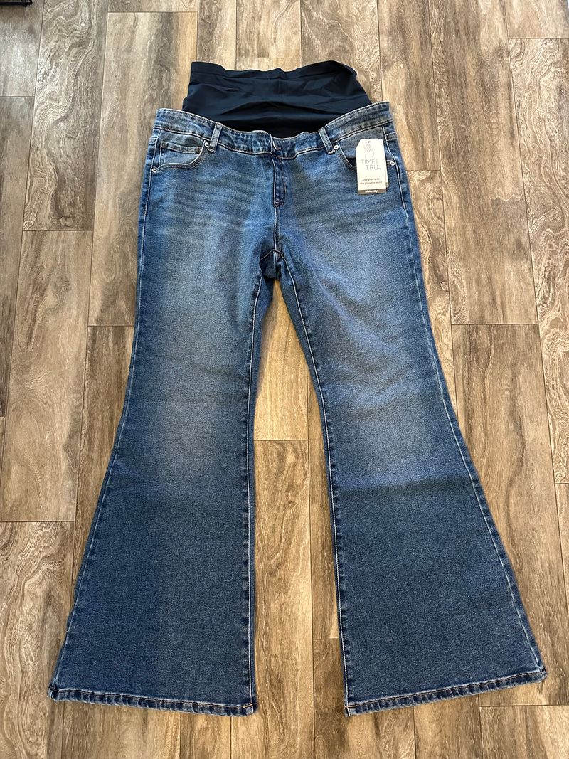 Time and Tru NWT medium wash denim flare jeans Women's Med 8-10