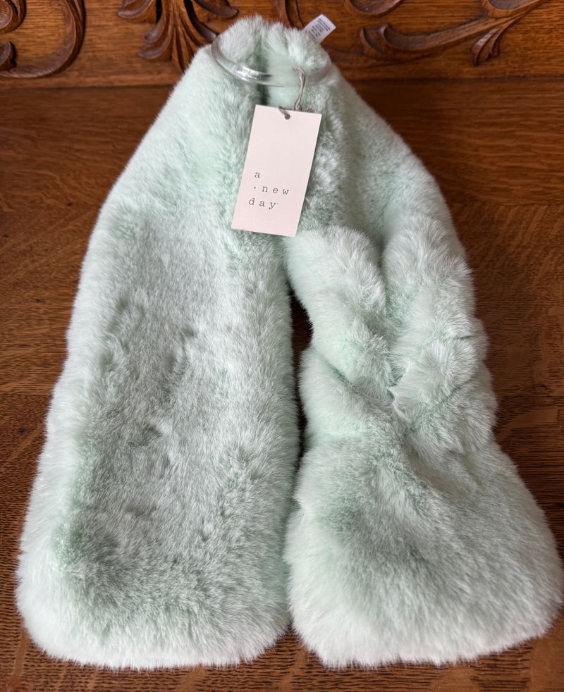 A New Day Mint Green Faux Fur Neck Scarf NWT! Retails $20!
