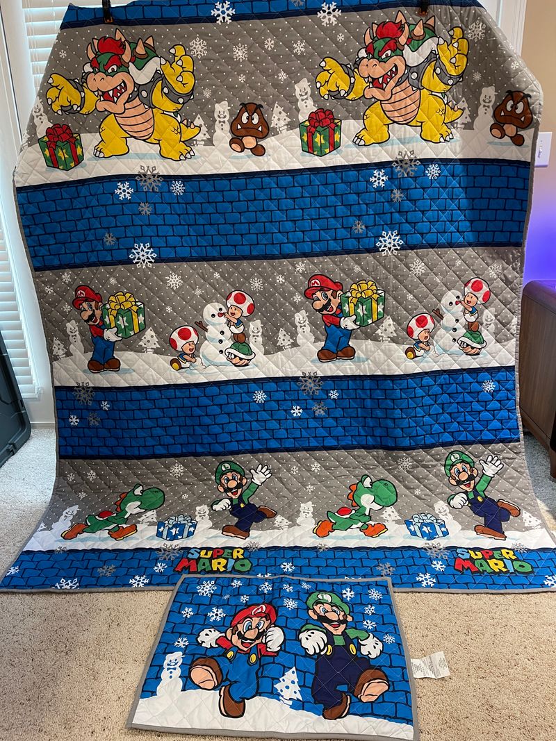 Super Mario Holiday Quilt with Pillow Sham Twin - Like New Condition Twin