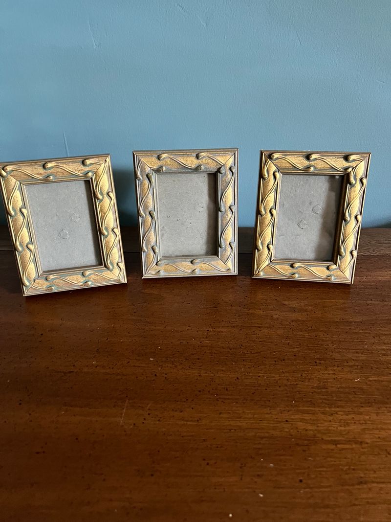 3 Frames 2 x 3 Gold wood with raised detail