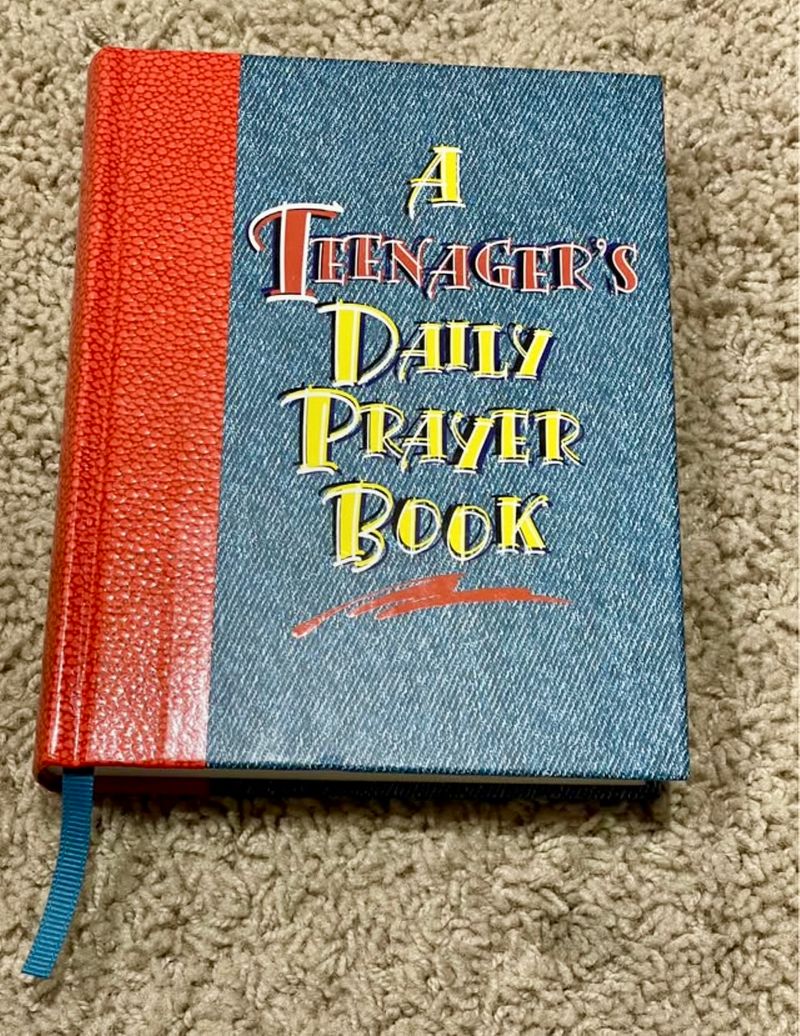 A Teenagers Daily Prayer Book. Daily devotional.  Teen Chapter Book