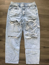 Load image into Gallery viewer, American Eagle NWOT Distressed, jeans, size 18 regular. #84. Women&#39;s 18
